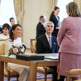 Bürgermeisterin Lydie Polfer führt die standesamtliche Zeremonie für die Prinzessin und ihren Verlobten.