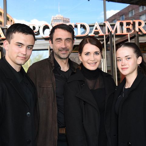 Anja Kling mit ihren Kindern Tano und Alea und Ehemann Oliver Haas
