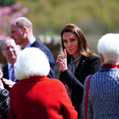 Catherine, Princess of Wales, spricht mit Passant:innen in Wales