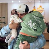 Familienbande 2023: Seine zwei Jungs sind sein Leben: Pietro Lombardi wärmt mit diesem bezaubernden Vater-Söhne-Foto von Leano, Alessio und sich die Herzen seiner Instagram-Fans.