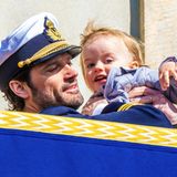 30. April 2023  Prinz Julian ist das Nesthäkchen in der schwedischen Prinzenfamilie, der dritte und gerade 2 Jahre alt gewordenen Sohn von Carl Philip und Sofia. Die neuesten Bilder von König Carl Gustafs Geburtstagsparade zeigen, wie gern seine Eltern und Brüder den Mini-Royal haben.