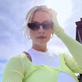 Der Frühling ist da! Das merkt auch Lena Gercke, welche die Sonnenstrahlen mit passender Brille begrüßt. Ihr Modell von Vogue Eyewear ist durch das quadratische Design, mit leichtem Cateye, modern als auch cool. 