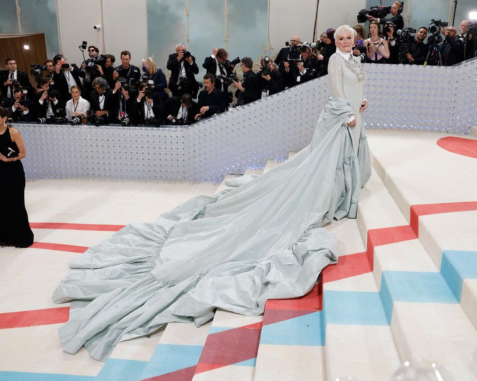 Met Gala 2023 : Glenn Cose fait tout ce qu'il faut au Met Gala dans sa robe spectaculaire avec une traîne XL. Glenn Cose fait tout bien au Met Gala dans sa robe dramatique avec train XL.