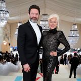 Seit 1996 sind Hugh Jackman und Deborra-Lee Furness schon verheiratet, und wie glamouröses Partnerstyling funktioniert, haben sie über die Jahre wirklich gelernt.