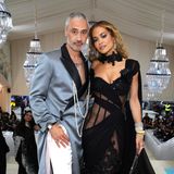 Für Taika Watiti und Rita Ora ist es die erste Met Gala als verheiratetes Paar, im letzten Sommer gaben sie sich ganz privat das Ja-Wort. Ihren ausdrucksvollen Style haben sich aber beide jeweils bewahrt.