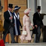 Anschließend macht sich das Königspaar gemeinsam mit Herzogin Sophie und Prinz Edward auf den Weg, um die rund 8.000 geladenen Gäste zu begrüßen.