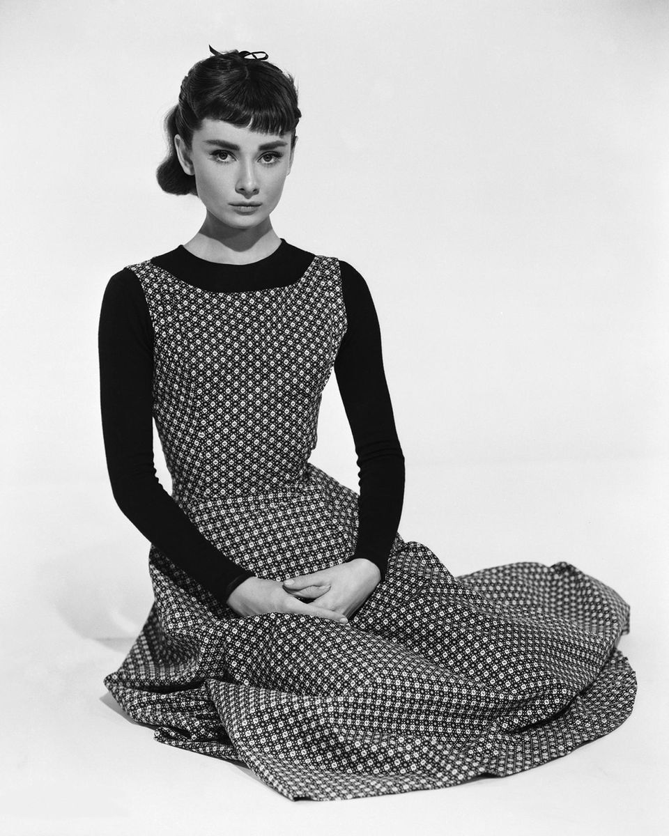 Audrey Hepburn hat ihre Taille extra betont, damit ihre schmale Figur kurviger erschien. 