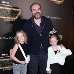 Daddy Cool: David Harbour mit seinen Stieftöchtern Ethel und Marnie