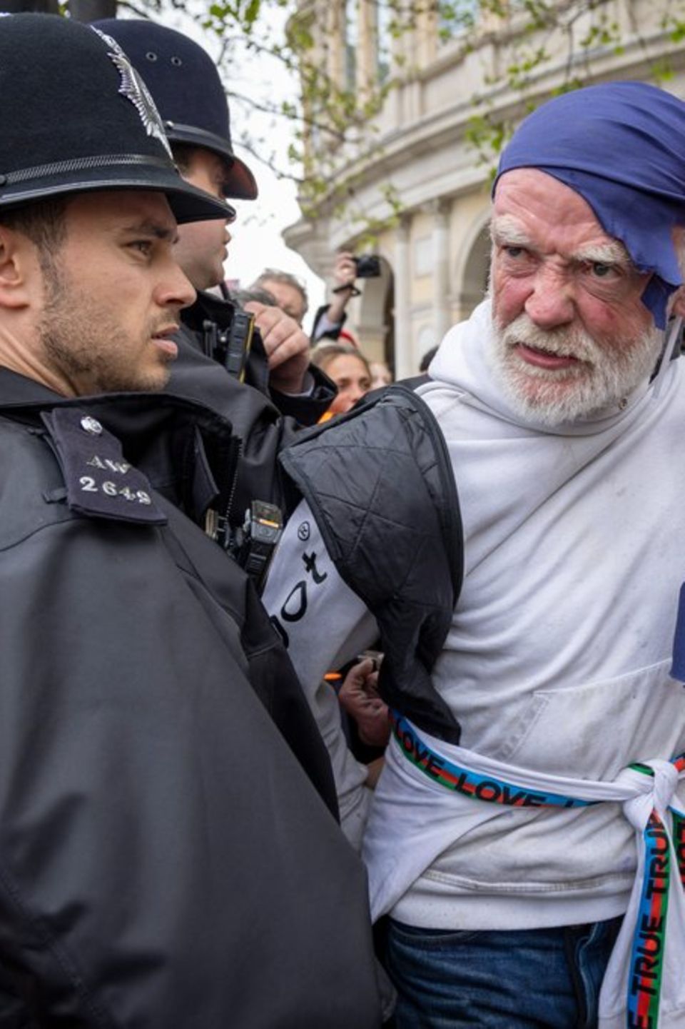 Am Krönungstag griff die Polizei in London hart durch. Unter anderem wurden Klimademonstranten abgeführt.