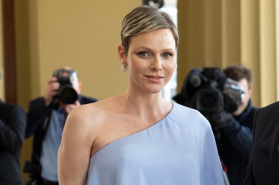 Fürstin Charlène : Fürstin Charlène bei einem Empfang im Buckingham Palace anlässlich der Krönung von König Charles. Fürstin Charlène bei einem Empfang im Buckingham Palace anlässlich der Krönung von König Charles.