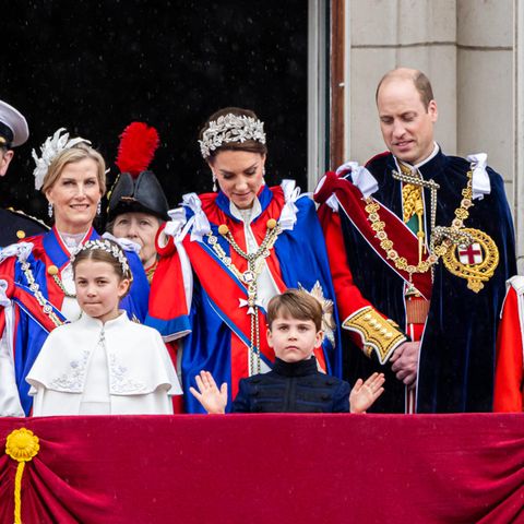 Catherine, Princess of Wales, und Prinz William mit Prinzessin Charlotte und Prinz Louis