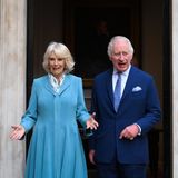 17. Mai 2023  Am Mittwoch warten gleich zwei gemeinsame Termine auf Königin Camilla und König Charles. Als Erstes besuchen sie die St. Paul's Church in London und werden von zahlreichen Royal-Fans in Empfang genommen.