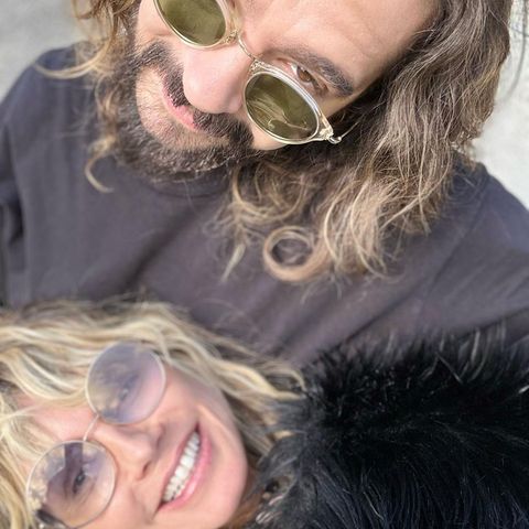 17. Mai 2023  Nicht nur in Leipzig ist es Liebe, dort entsteht aber dieses entspannte Selfie von Heidi und Tom. Die beiden scheinen das Tourleben derzeit wirklich zu genießen.