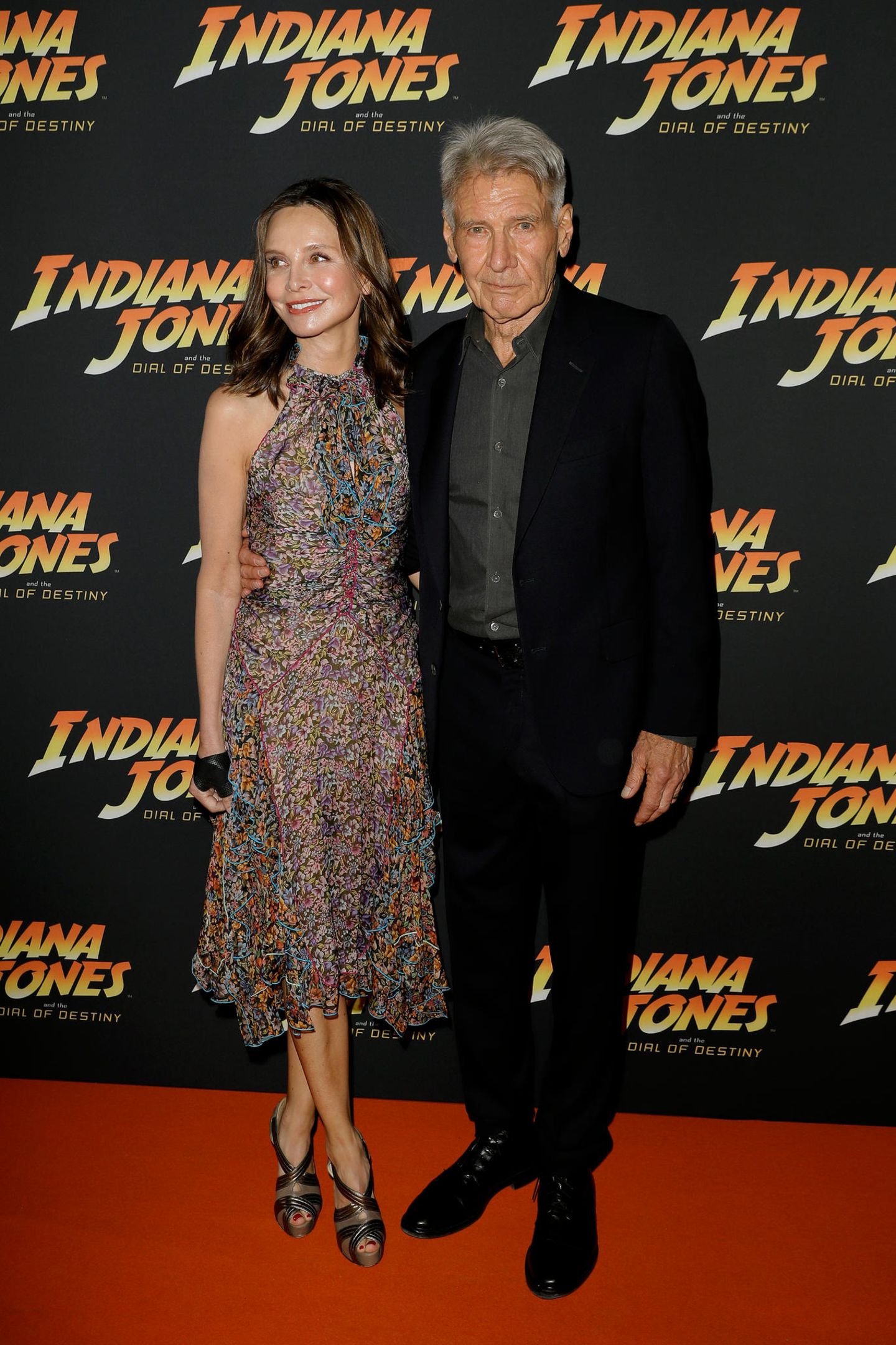 Nach ihrem eleganten Aufritt auf dem roten Teppich feiern Calista Flockhart und Harrison Ford anlässlich des neusten Indiana Jones Films im Carlton Beach in Cannes. Auch hier macht das Hollywoodpaar einen zauberhaften Eindruck.