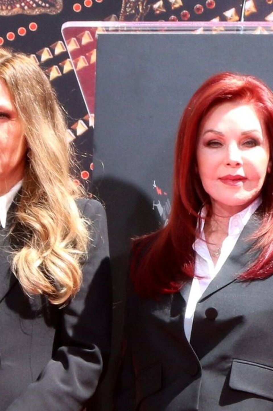 Streit um das Erbe von Lisa-Marie Presley (l:): Priscilla Presley (M.) und Riley Keough.