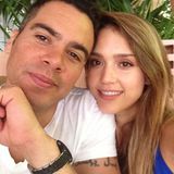 19. Mai 2023  Zum 15. Hochzeitstag von Jessica Alba und Cash Warren teilt die Unternehmerin dieses Foto aus vergangenen Zeiten auf Instagram. "Ich liebe dich", schreibt sie dazu. Die Fans sind begeistert von so viel Liebe und lassen dem Traumpaar zahlreiche virtuelle Herzen da. 