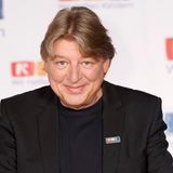 Im Dschungelcamp und auch darüber hinaus polarisierte Walter Freiwald durch sein selbstbewusstes Auftreten, so hatte Freiwald sich auch selber zur Wahl des Bundespräsidenten aufgestellt. Neben "Ich bin ein Star …" hatte Walter Freiwald zahlreiche Gastauftritte in verschiedenen Unterhaltungsshows und moderierte lange im Verkaufsfernsehen. Walter Freiwald machte Anfang November 2019 öffentlich, dass er unheilbar an Krebs erkrankt ist. Nur zehn Tage später, am 16. November 2019, starb er im Alter von 65 Jahren. Sein letzter Wunsch: "Vergesst mich nicht!"