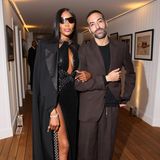 Naomi Campbell und Mohammed Al Turki sind bereit für die Party! Ein brauner Anzug und weiße Sneaker lassen den Filmproduzenten glänzen, während das Topmodel sich sexy im Cut-Out-Kleid mit hohem Beinschlitz zeigt. 