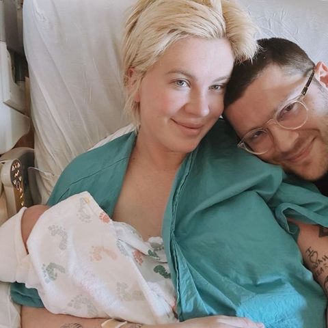 Star-Babys 2023: Ireland Baldwin mit Tochter Holland