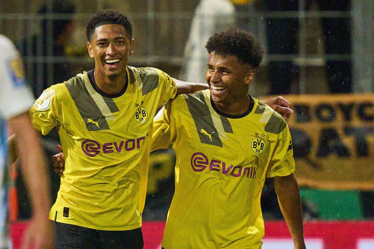 Krönt sich Borussia Dortmund um Jude Bellingham (l.) und Karim Adeyemi zum Meister?