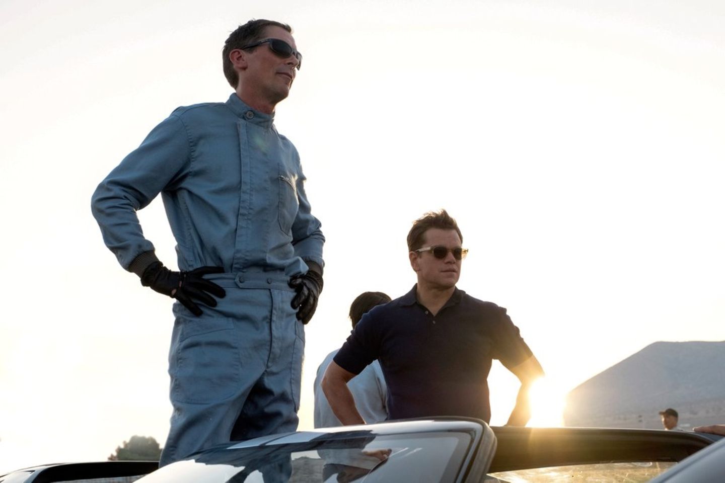"Le Mans 66 - Gegen jede Chance": Ken Miles (Christian Bale, l.) und Carroll Shelby (Matt Damon) haben Benzin im Blut.