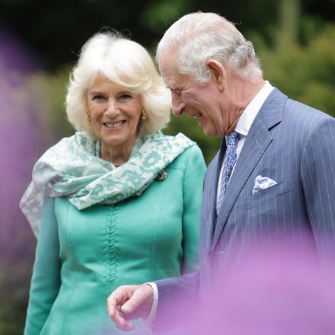Das britische Königspaar scheint vom neuen Garten begeistert zu sein. 