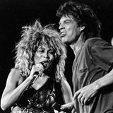 Ein stimmgewaltiges Duo: Tina Turner und Mick Jagger treten gemeinsam beim legendären Live Aid Concert 1985 in Philadelphia auf.