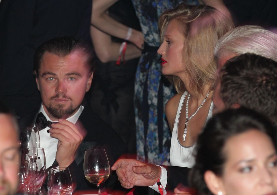 Leonardo DiCaprio und Toni Garrn am 22. Mai 2014 bei der amfAR-Gala im Hotel du Cap-Eden-Roc in Cap d'Antibes, Frankreich