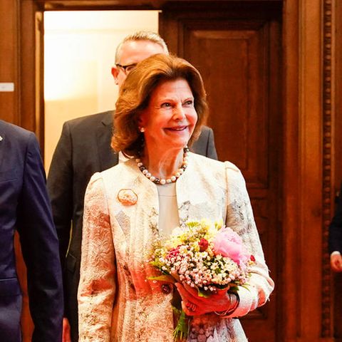 Königin Silvia und Eckart Würzner, Oberbürgermeister der Stadt Heidelberg, bei der Verleihung der Ehrenbürgerschaft am 26. Mai 2023