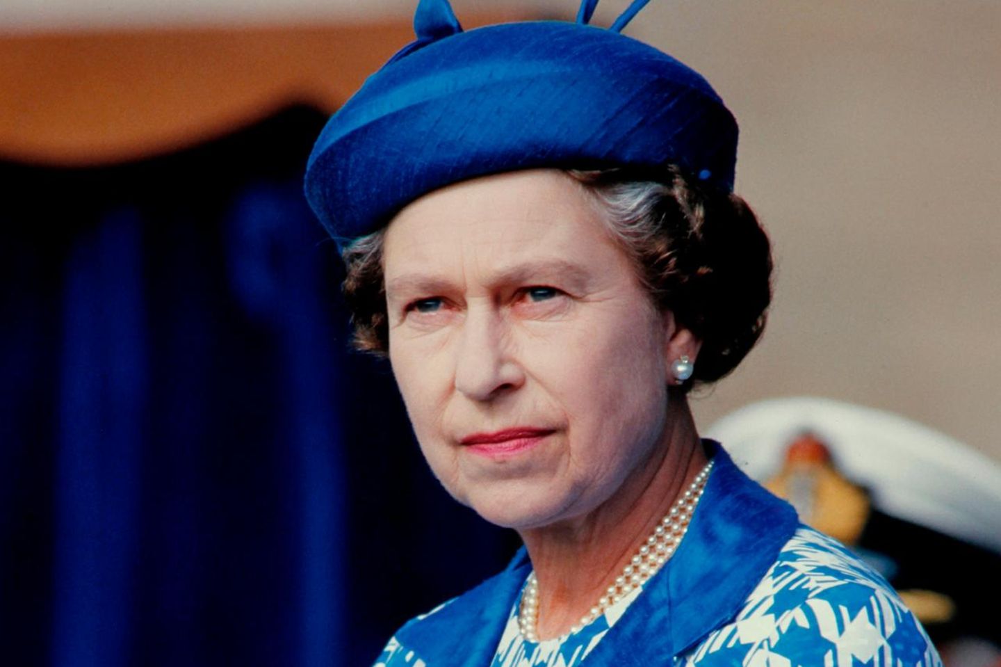 Queen Elizabeth (†)