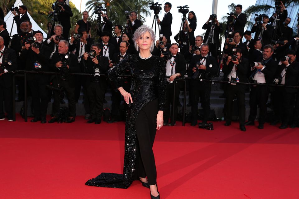 Für die Closing Ceremony des Filmfestspiele in Cannes hat sich Jane Fonda in ihrem Paillettenkleid besonders in Schale geschmissen.