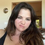 Ungeschminkt und nur mit einer natürlichen Wimpernverlängerung zeigt sich Selena Gomez auf Instagram. Ihre Fans sind sich einig: Sie sieht "atemberaubend" aus.