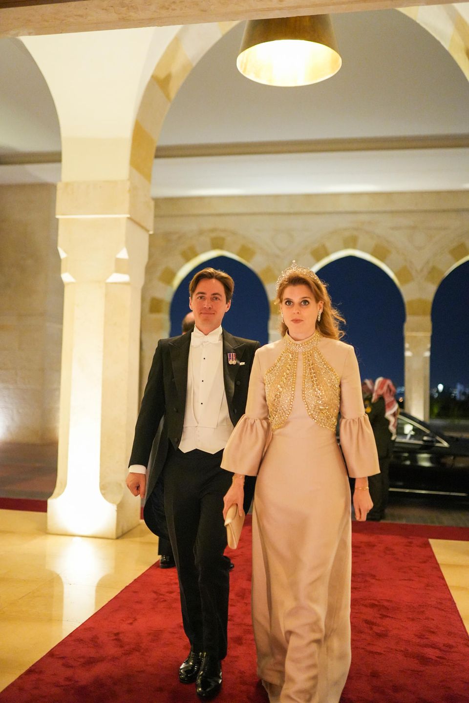 Prinzessin Beatrice und Edoardo Mapelli Mozzi am Abend auf dem Weg zum Staatsbankett
