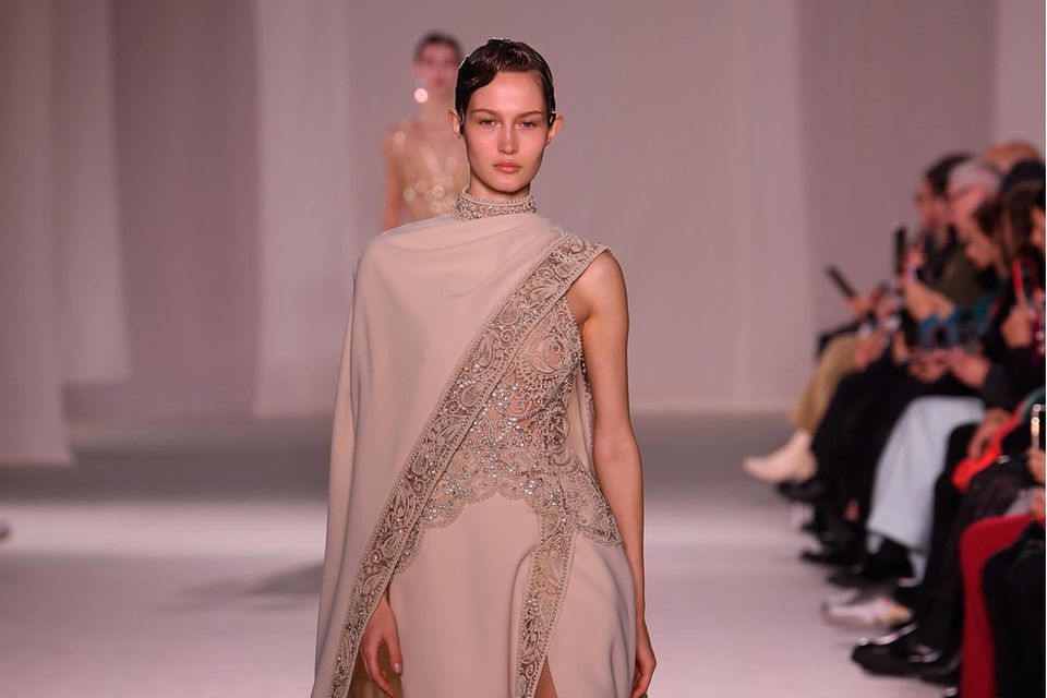 Der Look auf dem Runway von Elie Saab. 