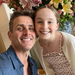 Joey McIntyre und seine Tochter Kira Katherine feiern ihren 12. Geburtstag mit einer gediegenen Tea Time in Beverly Hills, und bei diesem süßen Selfie wird klar, dass sie ihr strahlendes Lächeln vom Papa geerbt hat. Happy birthday!