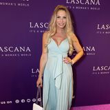 Lascana feiert seinen ersten eigenen Fashion Store. Zum Opening versammeln ich auch allerhand Star, darunter Sonya Kraus, die mit ihrem hellblauen Kleid um die Wette strahlt.