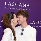 Ganz verliebt zeigen sich auch die Let's-Dance-Stars Renata und Valentin Lusin auf dem roten Teppich der Fashionbrand. 