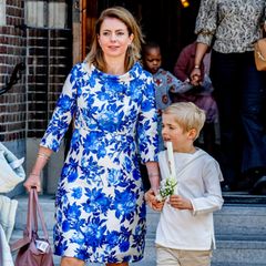 4. Mai 2023  Am Sonntag feiern Mitglieder der niederländischen Königsfamilie in Den Haag die Kommunion von Prinz Carlos, Prinz von Piacenza. An der Seite seiner Mama, Prinzessin Annemarie, Herzogin von Parma, verlässt Prinz Carlos die Kirche. 