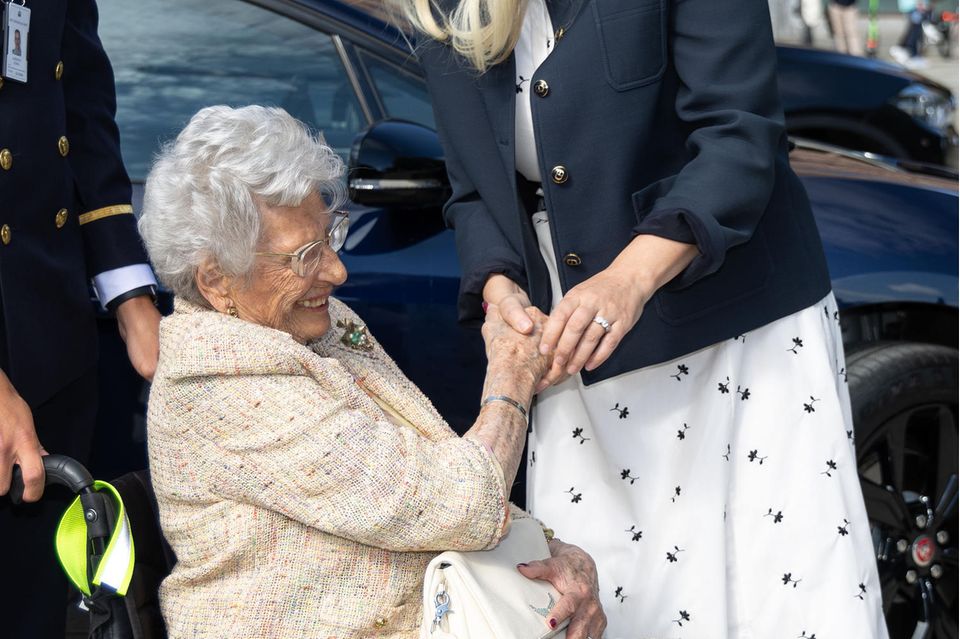 Prinzessin Mette-Marit begrüßt Astrid von Norwegen beim Dissimilis-Festival.