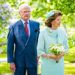 5. Juni 2023  Am Montag besuchen König Carl Gustaf und Königin Silvia Königin die Jahresfeier der "Waldemarsuddes Vänners" im gleichnamigen Museum in Stockholm. Bei schönstem Wetter wird das schwedische Königspaar hier mit Blumen in Empfang genommen. 