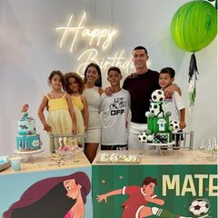 5. Juni 2023  Herzlichen Glückwünsch, Eva und Mateo! Die ganze Familie von Georgina und Cristiano Ronaldo feiert am Montag den sechsten Geburtstag der Zwillinge. 
