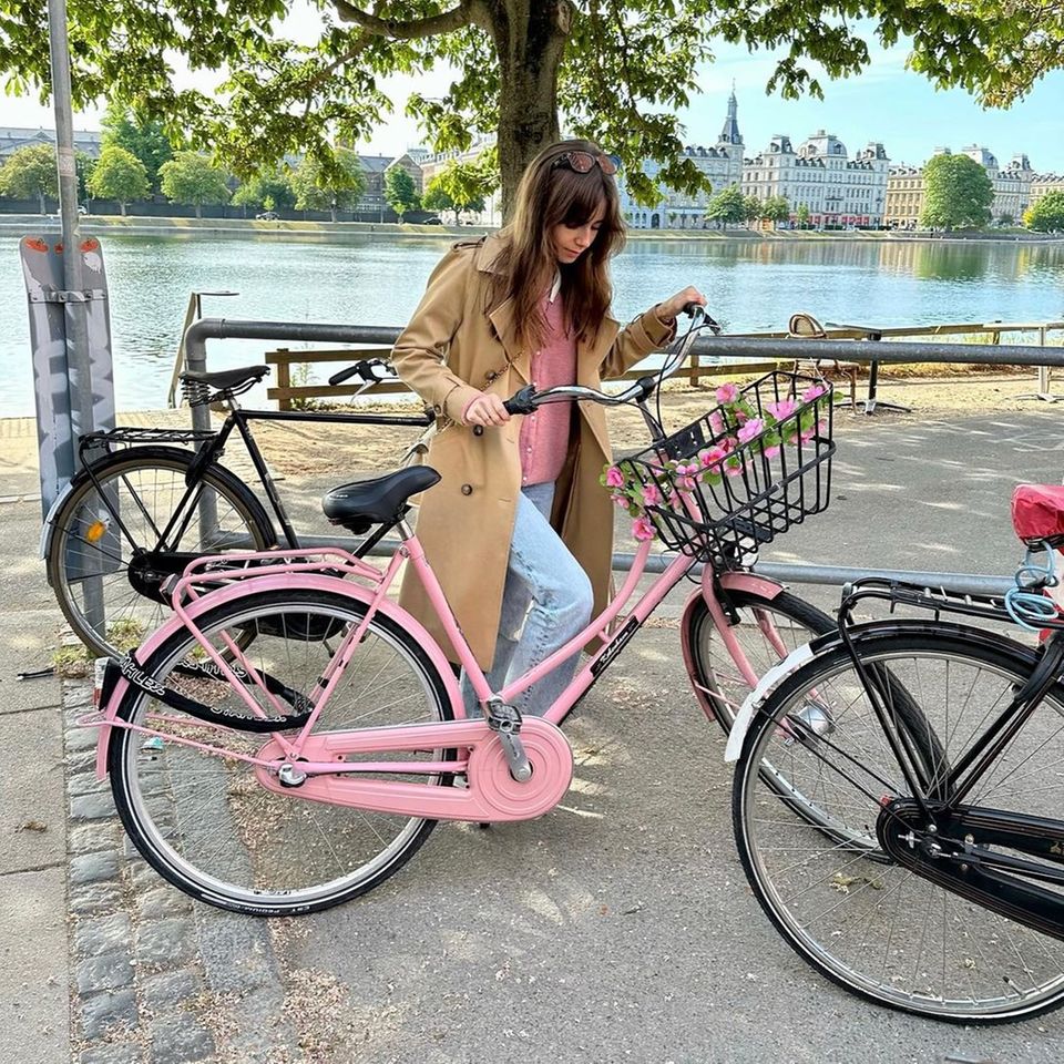 Stars mit Fahrrad: Lily Collins