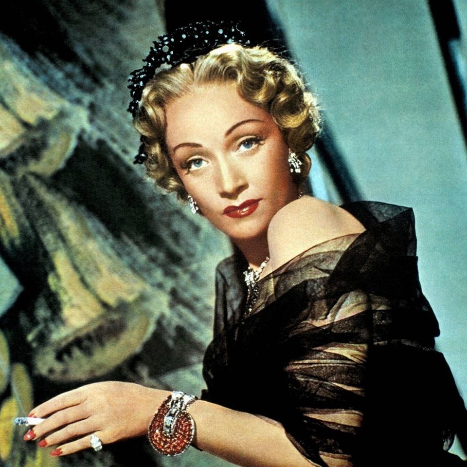 In dem Film "Die rote Lola" trug die legendäre Schauspielerin Marlene Dietrich das auffällige Armband von "Van Cleef & Arpels"