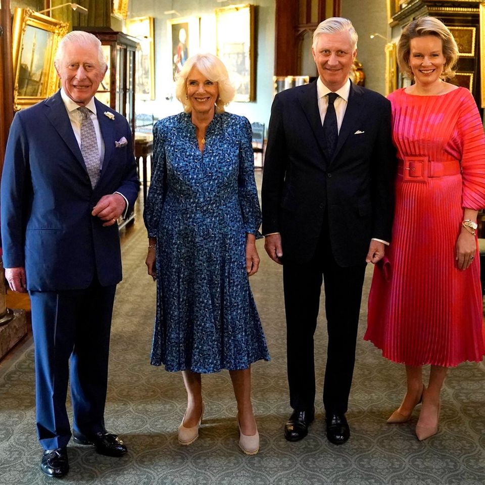 König Charles und Königin Camilla mit Philippe und Mathilde von Belgien.