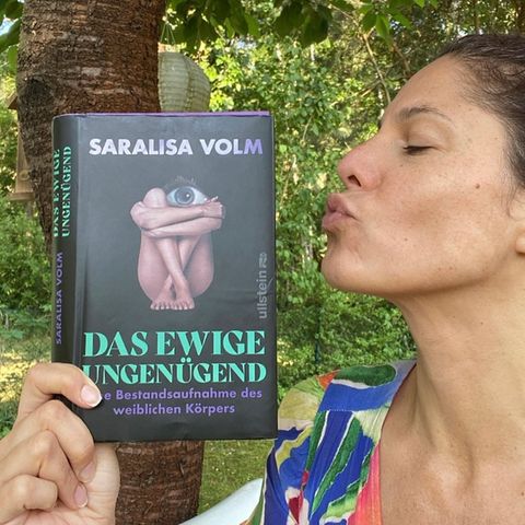 Stars mit Buch: Jasmin Gerat