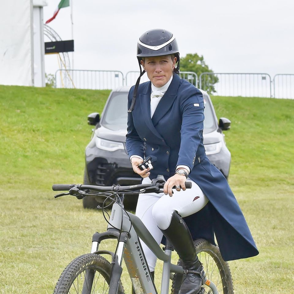 Stars auf dem Fahrrad: Zara Tindall
