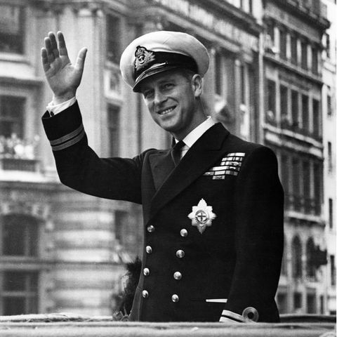 10. Juni 2023  Der im April 2021 verstorbene Prinz Philip hätte heute seinen 102. Geburtstag gefeiert, mit dem Tod seiner Frau Queen Elizabeth im September 2022 waren die beiden wieder vereint und haben nun gemeinsam ihre letzte Ruhestätte in der King George VI. Memorial Chapel auf Schloss Windsor. Blicken Sie mit uns zurück auf sein ereignisreiches Leben als Prinzgemahl.