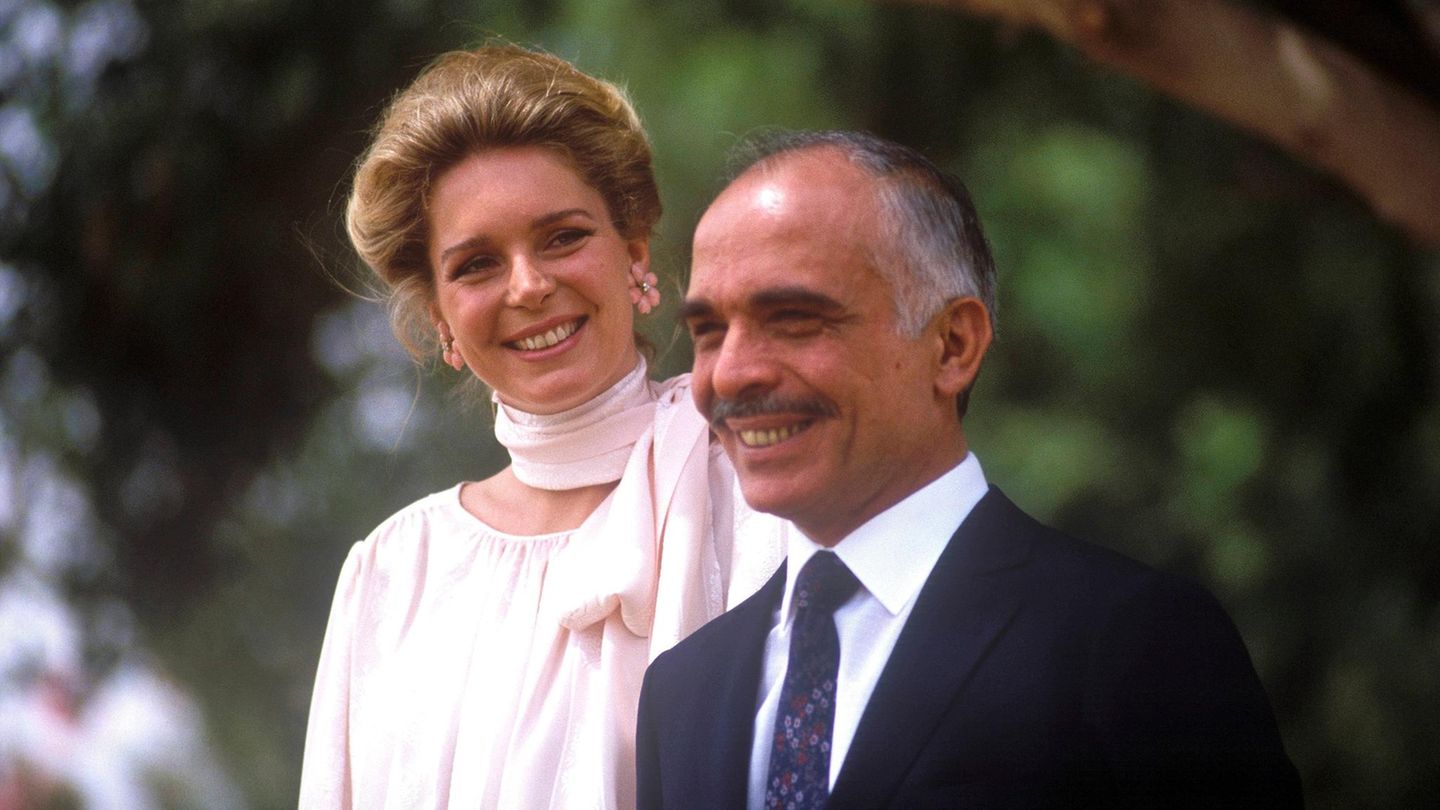 K-nigin-Noor-Enth-llt-Peinliches-Kennenlernen-mit-Ehemann-K-nig-Hussein-