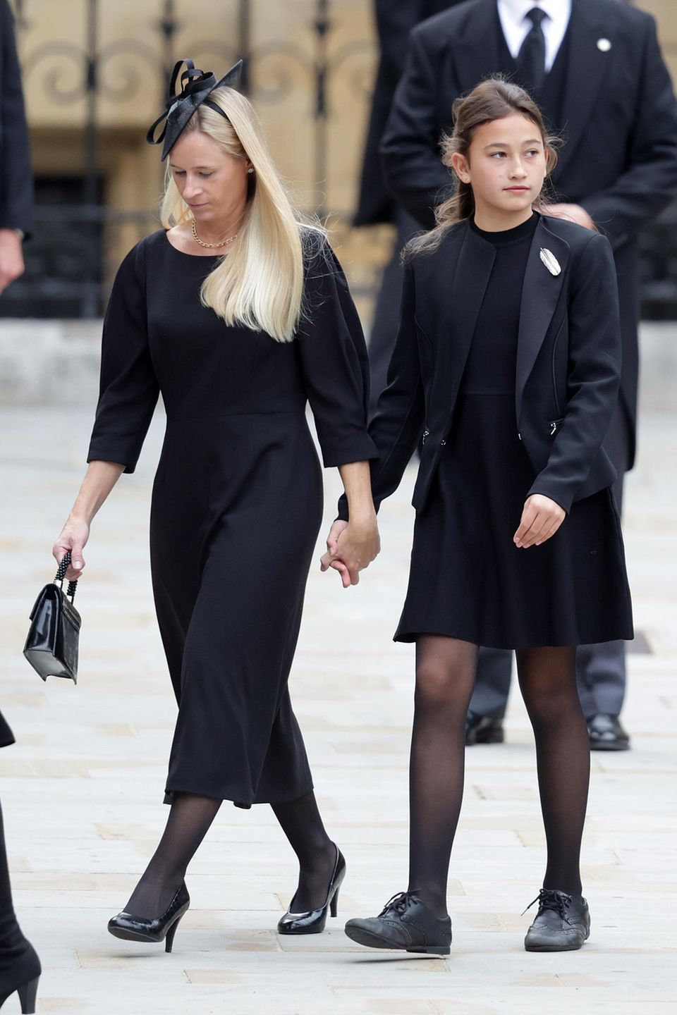 Lady Davina Lewis und Tochter Senna Kowhai Lewis bei der Beerdigung von Queen Elizabeth am 19. September 2022 in London, England.