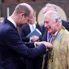 21. Juni 2023  Mit einem bisher ungesehenen Foto von Prinz William und König Charles gratuliert der Palast dem Prinzen zum 41. Geburtstag. Was für einen schönen Moment der Fotograf hier zwischen Vater und Sohn festgehalten hat. 
